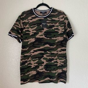 Army/Camouflage T-Shirt (Men’s Medium)